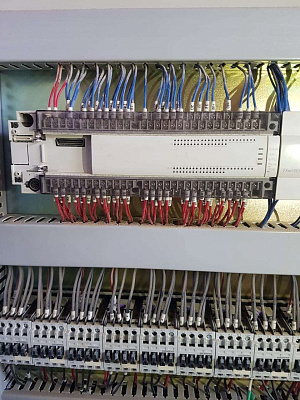  FX2N-80MR-001 (21020040)